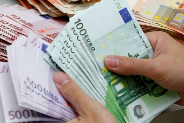 L'immagine attuale non ha un testo alternativo. Il nome del file è: soldi.jpg