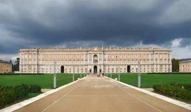 L'immagine attuale non ha un testo alternativo. Il nome del file è: reggia-caserta.jpg