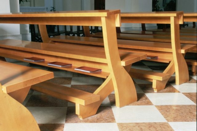 L'immagine attuale non ha un testo alternativo. Il nome del file è: chiesa.jpg