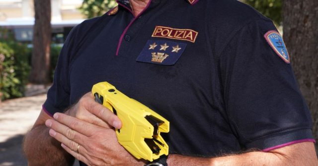 L'immagine attuale non ha un testo alternativo. Il nome del file รจ: TASER.jpg