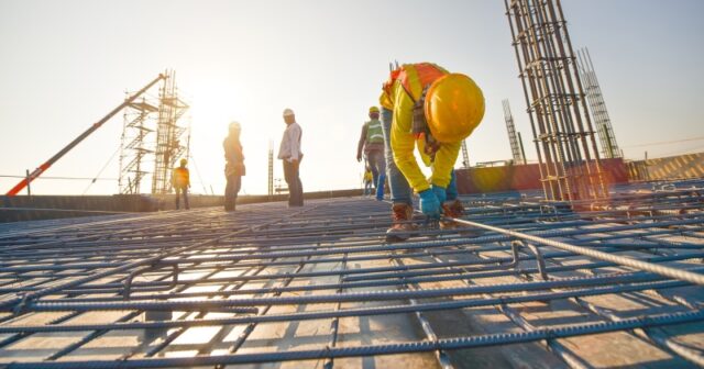 L'immagine attuale non ha un testo alternativo. Il nome del file รจ: construction-workers.jpg