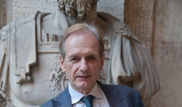 L'immagine attuale non ha un testo alternativo. Il nome del file รจ: CLAUDIO-PAGLIARA-scaled.jpg