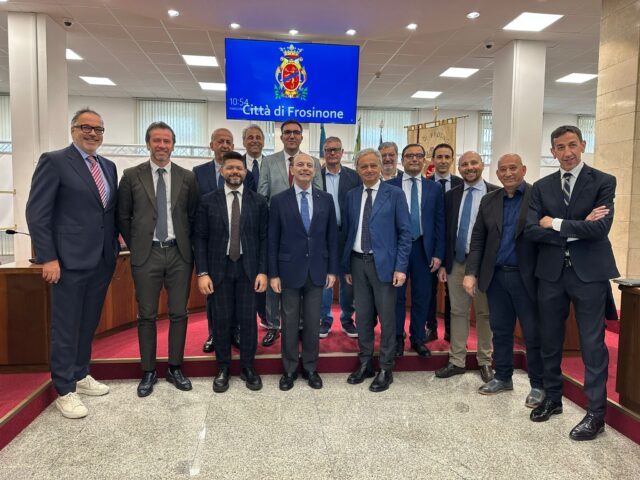 L'immagine attuale non ha un testo alternativo. Il nome del file รจ: FROSINONE.jpg