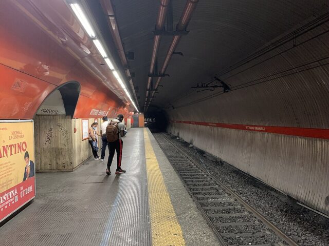 L'immagine attuale non ha un testo alternativo. Il nome del file รจ: METROPOLITANA.jpg