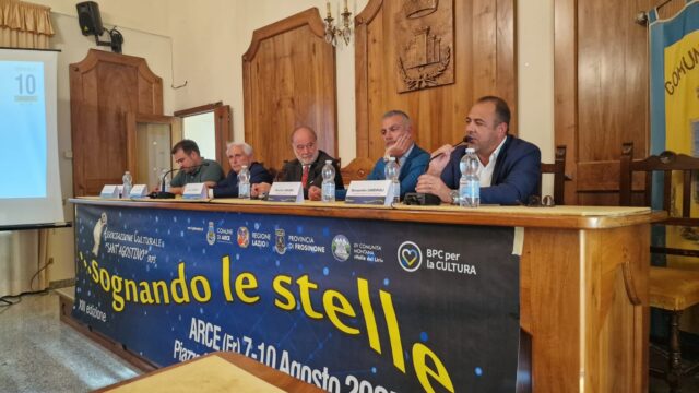 L'immagine attuale non ha un testo alternativo. Il nome del file รจ: stelle.jpg