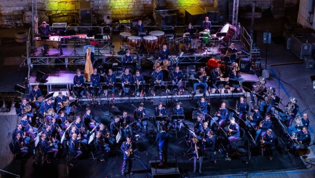 L'immagine attuale non ha un testo alternativo. Il nome del file รจ: BANDA-POLIZIA.jpg