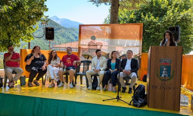L'immagine attuale non ha un testo alternativo. Il nome del file รจ: convegno.jpg