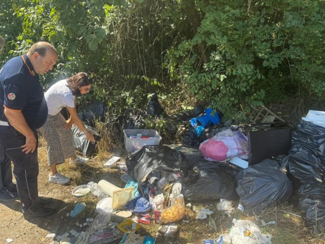 L'immagine attuale non ha un testo alternativo. Il nome del file รจ: rifiuti-1.jpg