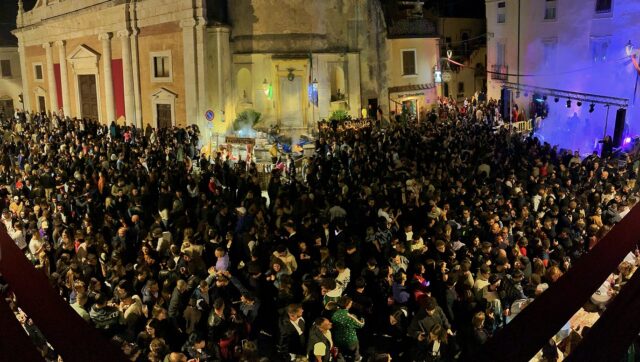 L'immagine attuale non ha un testo alternativo. Il nome del file è: summerfest.jpeg