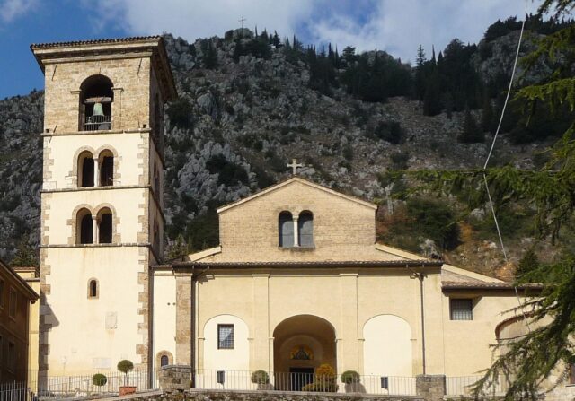 L'immagine attuale non ha un testo alternativo. Il nome del file è: sora-cattedrale.jpg