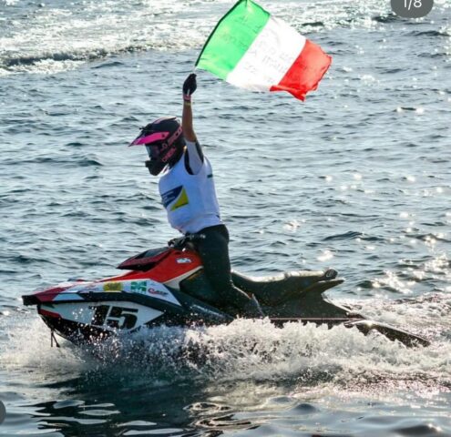 L'immagine attuale non ha un testo alternativo. Il nome del file è: AQUABIKE.jpg