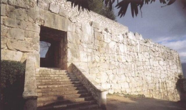 L'immagine attuale non ha un testo alternativo. Il nome del file è: alatri.avif