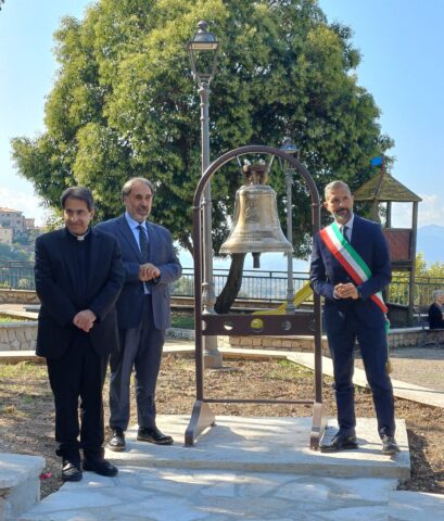 L'immagine attuale non ha un testo alternativo. Il nome del file è: campana.jpg