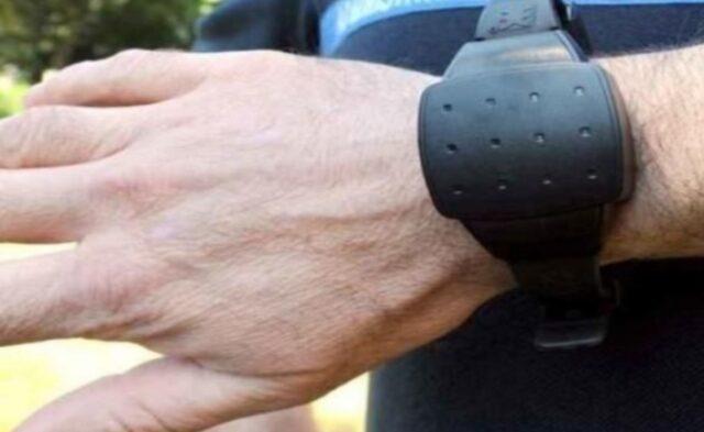 L'immagine attuale non ha un testo alternativo. Il nome del file è: BRACCIALETTO-ELETTRONICO.jpg
