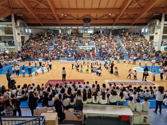 L'immagine attuale non ha un testo alternativo. Il nome del file è: festa-scuola-costituzione.jpg