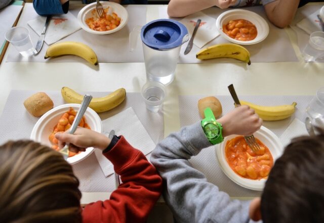 L'immagine attuale non ha un testo alternativo. Il nome del file è: mensa-scolastica.jpg