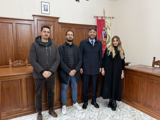 L'immagine attuale non ha un testo alternativo. Il nome del file è: cambone.jpeg