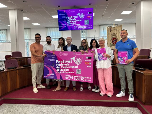 L'immagine attuale non ha un testo alternativo. Il nome del file è: conservatori.jpg