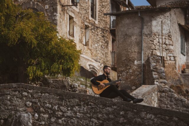 L'immagine attuale non ha un testo alternativo. Il nome del file è: TESTA.jpg