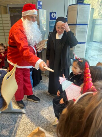 L'immagine attuale non ha un testo alternativo. Il nome del file è: babbonatale.jpg