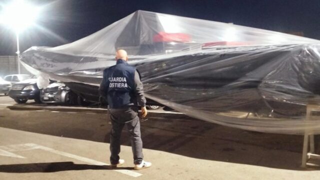 L'immagine attuale non ha un testo alternativo. Il nome del file è: gommone.jpg