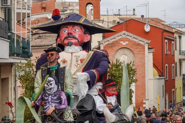 L'immagine attuale non ha un testo alternativo. Il nome del file รจ: radeca.jpg