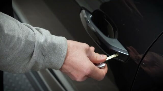 L'immagine attuale non ha un testo alternativo. Il nome del file รจ: chiavi-macchina.jpg