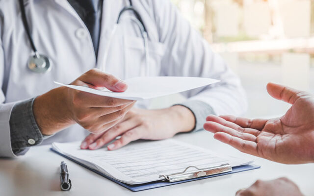 L'immagine attuale non ha un testo alternativo. Il nome del file è: medico.jpg