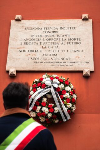 L'immagine attuale non ha un testo alternativo. Il nome del file è: sora-lapideterremoto.jpg