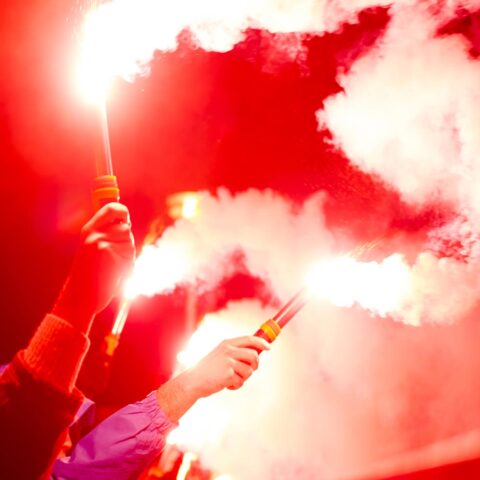 L'immagine attuale non ha un testo alternativo. Il nome del file è: fumogeno.jpg