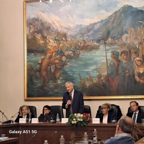 L'immagine attuale non ha un testo alternativo. Il nome del file è: sora-2.jpeg