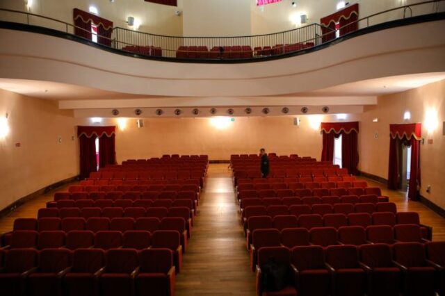 L'immagine attuale non ha un testo alternativo. Il nome del file è: teatro-pontinia.jpg