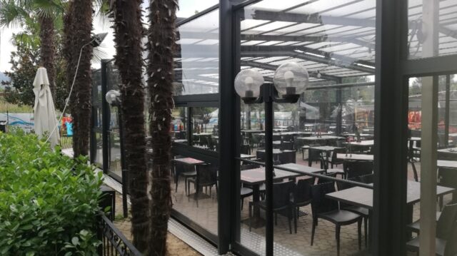 L'immagine attuale non ha un testo alternativo. Il nome del file è: DEHORS.jpg