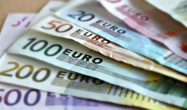 L'immagine attuale non ha un testo alternativo. Il nome del file รจ: banconote.jpg