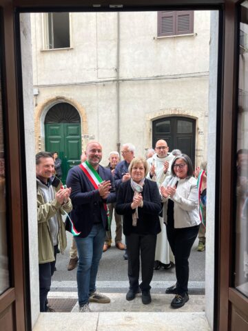 L'immagine attuale non ha un testo alternativo. Il nome del file è: centroanziani-scaled.jpeg