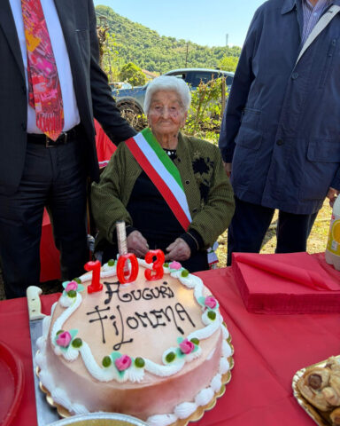 L'immagine attuale non ha un testo alternativo. Il nome del file è: nonna-filomena.jpg