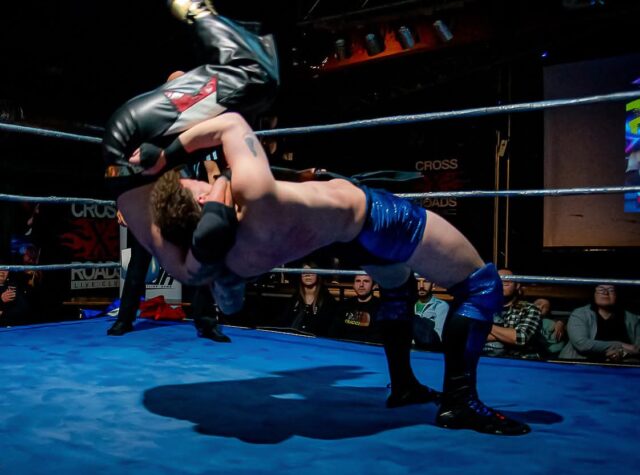 L'immagine attuale non ha un testo alternativo. Il nome del file è: wrestling.jpg