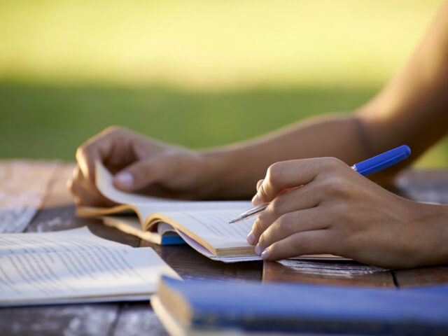 L'immagine attuale non ha un testo alternativo. Il nome del file รจ: libri.jpg