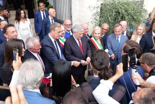 L'immagine attuale non ha un testo alternativo. Il nome del file รจ: CAMERADICOMMERCIO.jpeg
