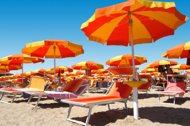 L'immagine attuale non ha un testo alternativo. Il nome del file รจ: spiaggia.jpg