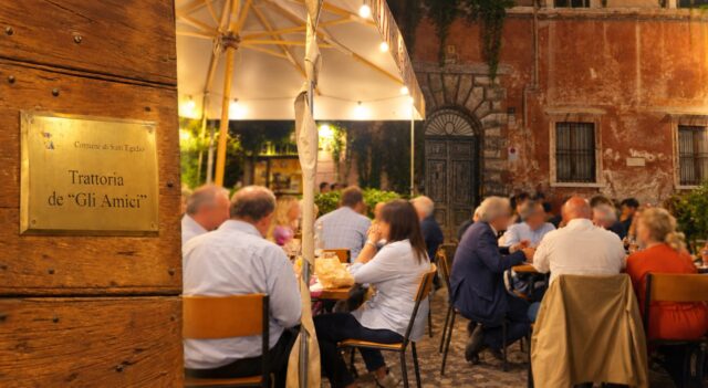 L'immagine attuale non ha un testo alternativo. Il nome del file รจ: cena.jpeg