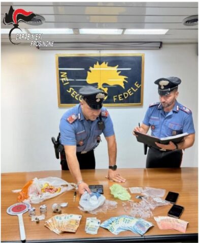 L'immagine attuale non ha un testo alternativo. Il nome del file è: CARABINIERI.jpg