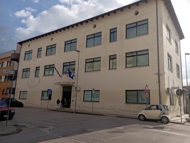 L'immagine attuale non ha un testo alternativo. Il nome del file è: liceo-fondi.jpeg